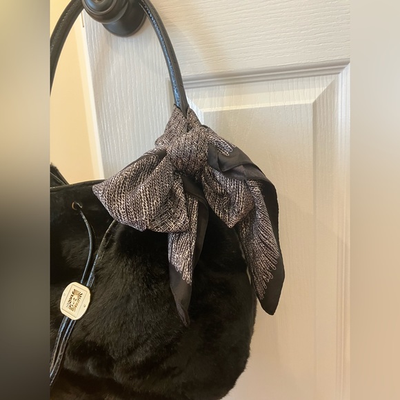 NEW- Satin Scarf Imitation Silk Black & White and Scarf Clip Silver - Picture 7 of 8